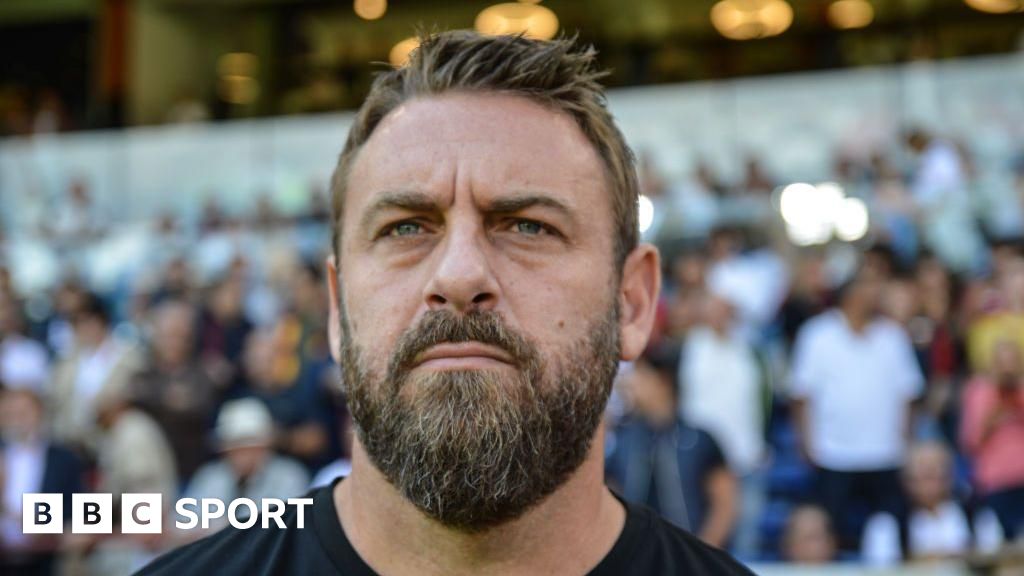 Daniele de Rossi shown close-up with onlookers in stand behind him