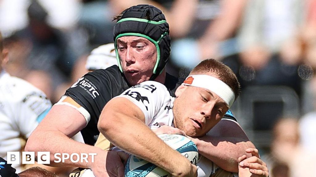 Ben Carter is tackled by Adam Beard