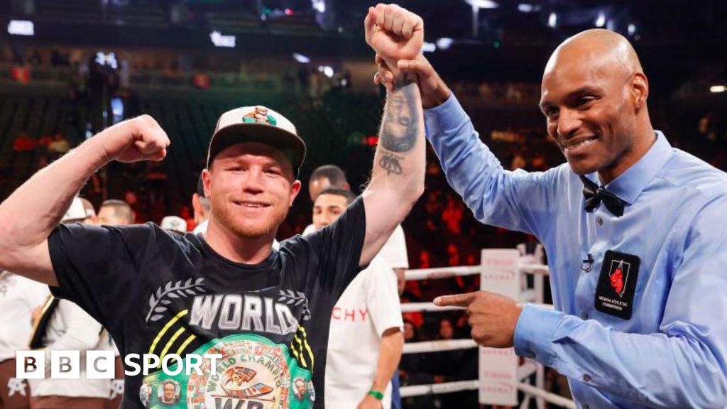 Saul 'Canelo' Alvarez poses with the referee after beating Edgar Berlanga