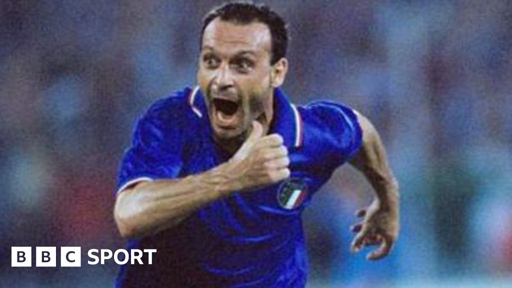 Toto Schillaci's famous Italia '90 goal celebration